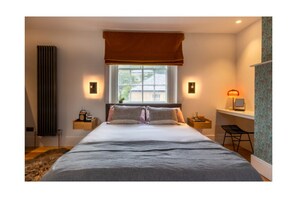 1 bedroom, desk, WiFi, bed sheets