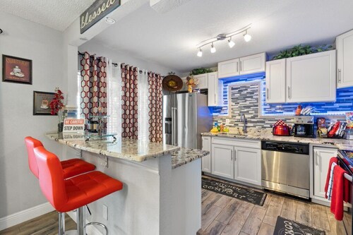 3BR Roman Oasis: Caesar's Place + Heated Pool