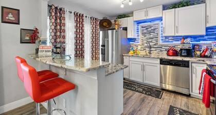 3BR Roman Oasis: Caesar's Place + Heated Pool