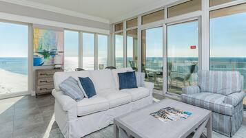 Condo, 4 quartos | Área de estar