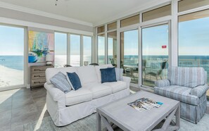 Condo, 4 phòng ngủ | Khu phòng khách