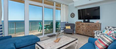 Condo, 3 Bedrooms | Living area