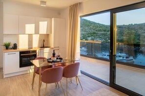 Fridge, stovetop, dishwasher, electric kettle - Villa 11/C5 Rogoznica Sea Front (Podglavica)
