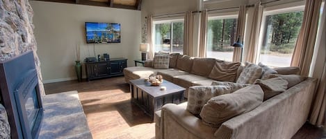 House, 3 Bedrooms | Living area