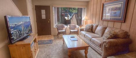 Condo, 2 Bedrooms | Living area