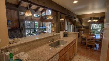 Kondominium, 3 kamar tidur | Dapur pribadi | Lemari es, mesin pembuat kopi/teh, dan pemanggang roti