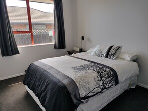 3 bedrooms, iron/ironing board, WiFi, bed sheets