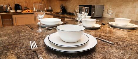 Réfrigérateur, micro-ondes, four, cafetière/bouilloire