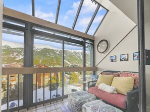 콘도, 침실 3개 | 발코니