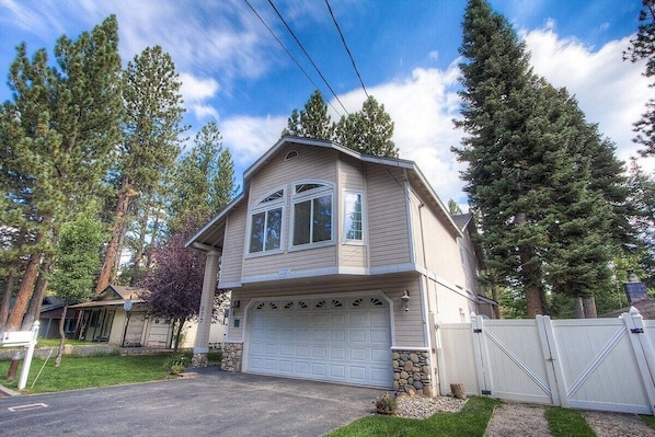 House, 4 Bedrooms | Exterior