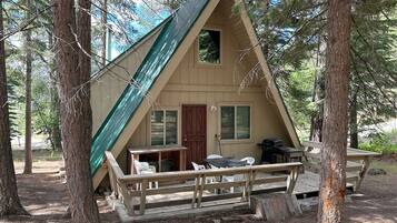 House, 3 Bedrooms | Outdoor dining