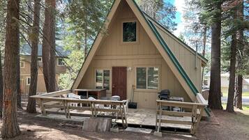 House, 3 Bedrooms | BBQ/picnic area