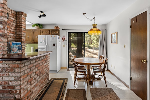 Casa, 3 habitaciones | Restaurantes