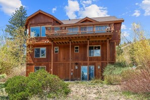 House, 5 Bedrooms | Exterior