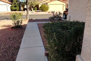 Property grounds - Gated family-friendly 3 beds near big events venues (Phoenix)