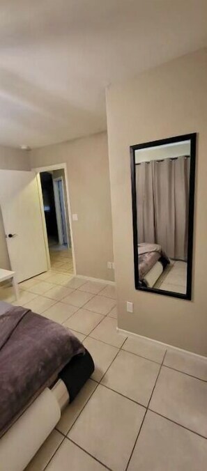 3 bedrooms, desk, iron/ironing board, free WiFi