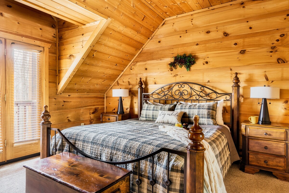 Photo 94 of The Alpine Chalet-Location, Views, Theatre Room, Hot tub, Game Room!