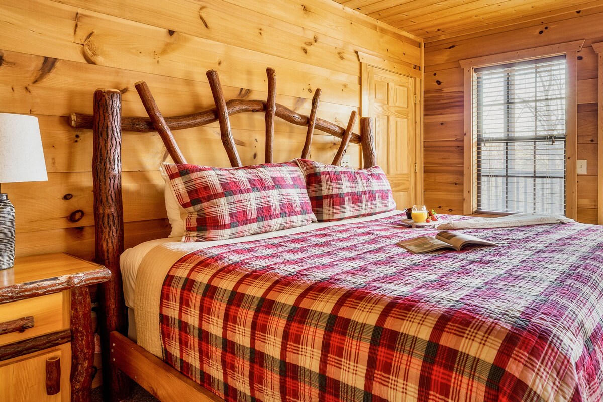 Photo 109 of The Alpine Chalet-Location, Views, Theatre Room, Hot tub, Game Room!