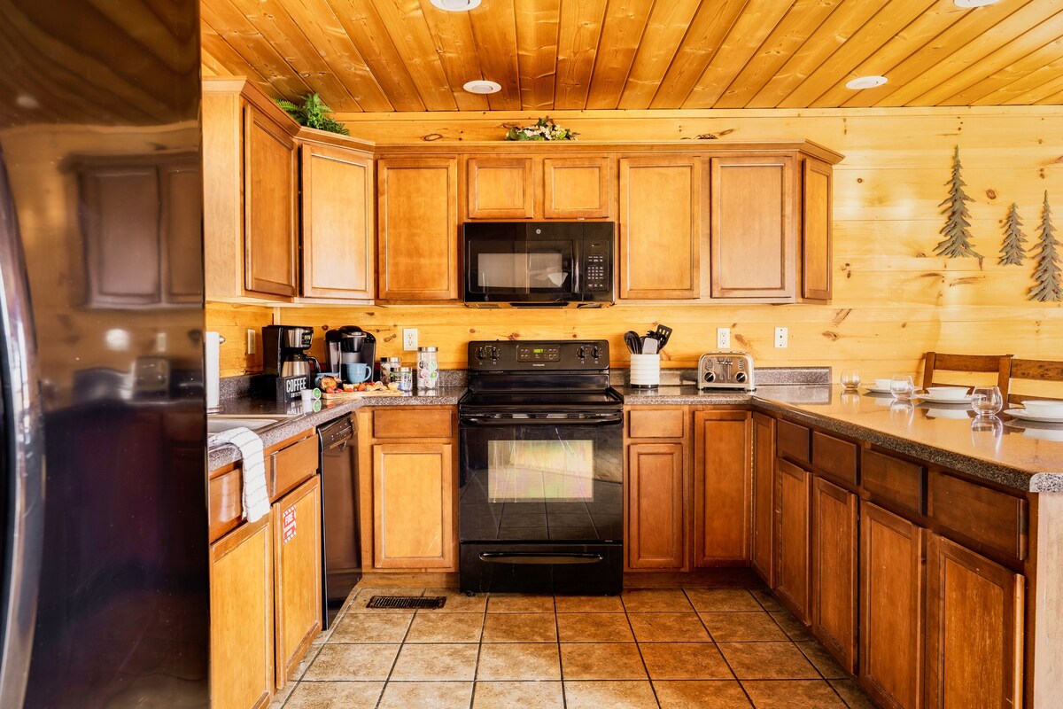 Photo 74 of The Alpine Chalet-Location, Views, Theatre Room, Hot tub, Game Room!