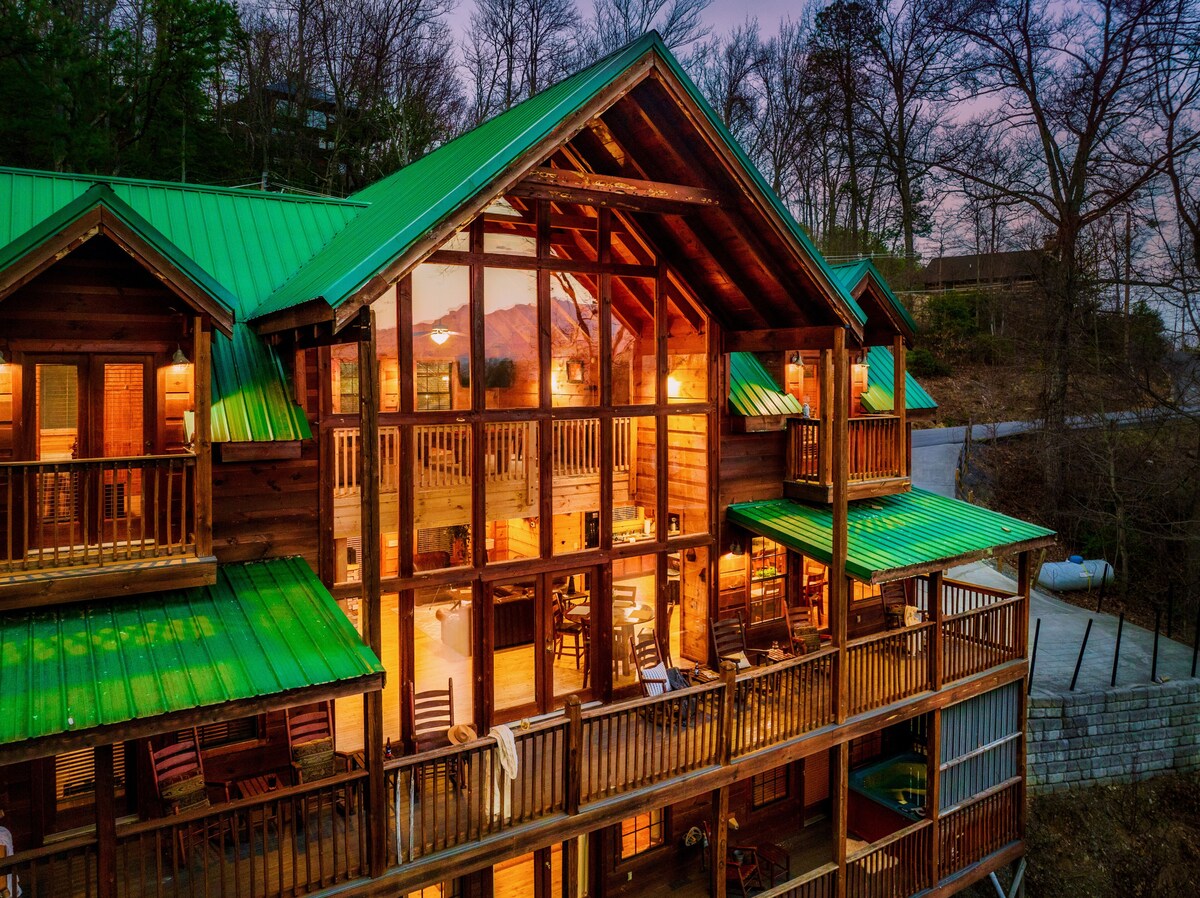 Photo 118 of The Alpine Chalet-Location, Views, Theatre Room, Hot tub, Game Room!