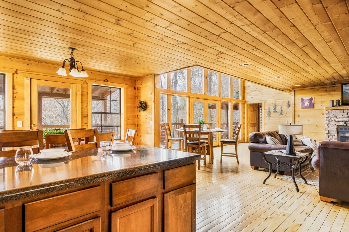 Photo 78 of The Alpine Chalet-Location, Views, Theatre Room, Hot tub, Game Room!