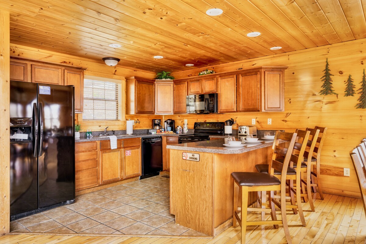Photo 75 of The Alpine Chalet-Location, Views, Theatre Room, Hot tub, Game Room!