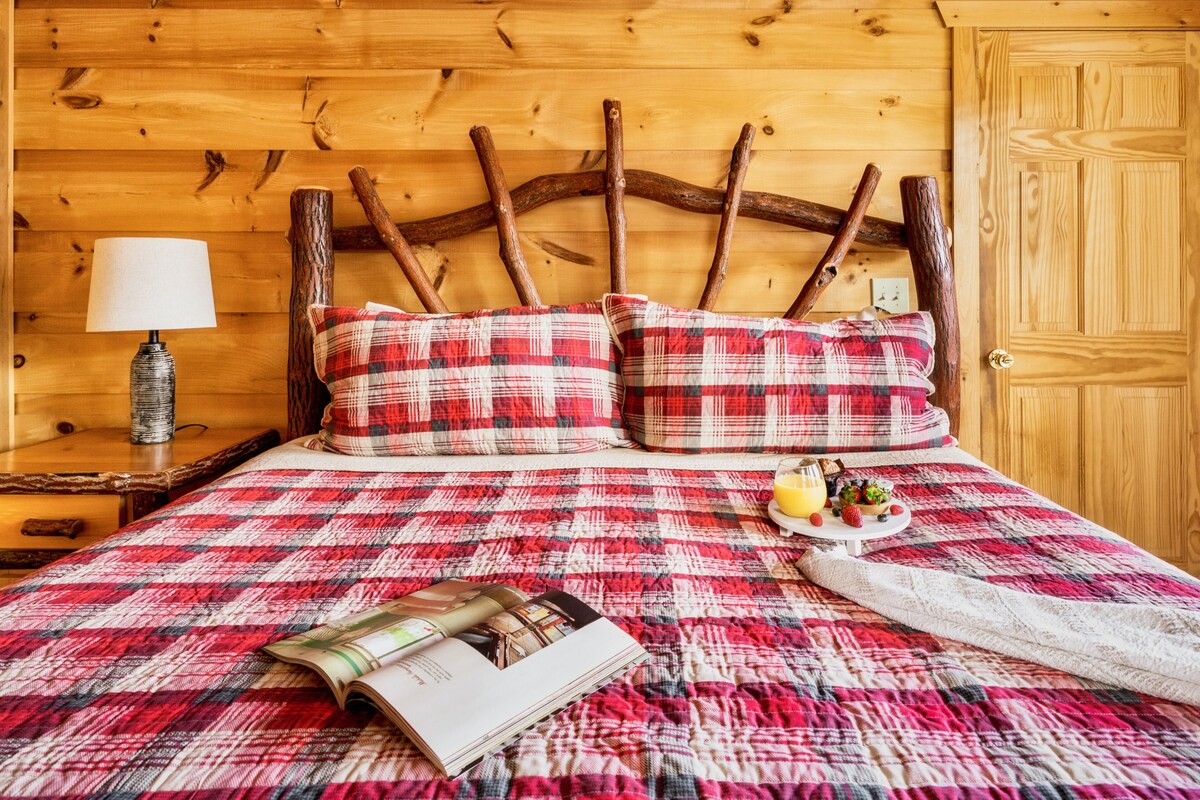Photo 107 of The Alpine Chalet-Location, Views, Theatre Room, Hot tub, Game Room!