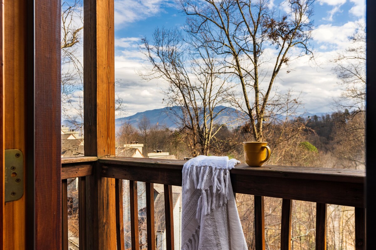 Photo 82 of The Alpine Chalet-Location, Views, Theatre Room, Hot tub, Game Room!