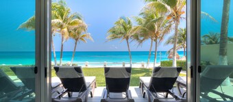12 guests Beachfront Villa Breakfast included, one of the best beaches in Cancún