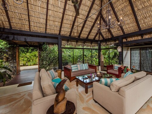 Tropical-style family villa near Tamarindo