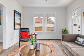 TV - Cozy Unit + Minutes to Downtown - Ivory II (Austin)