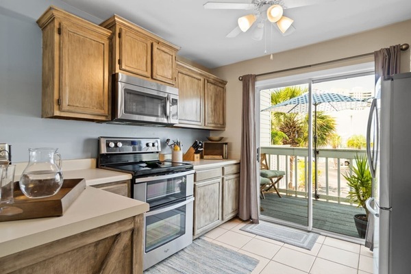 KĂŒhlschrank, Mikrowelle, Ofen, Herdplatte