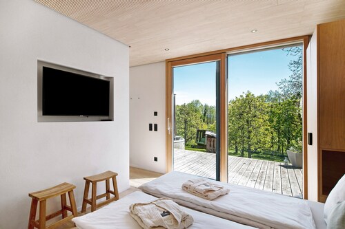 Chalet 'Bodensee Oberschwaben' with Private Terrace, Private Garden and Wi-Fi