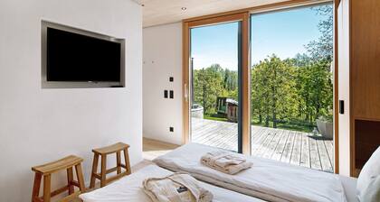 Chalet 'Bodensee Oberschwaben' with Private Terrace, Private Garden and Wi-Fi
