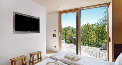 Chalet 'Bodensee Oberschwaben' with Private Terrace, Private Garden and Wi-Fi