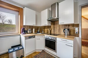 Fridge, oven, stovetop, dishwasher - Apartment 'Bio Ferienhof Rall' with Shared Garden and Wi-Fi (Wangen)