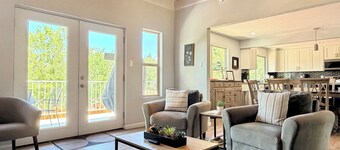 5-bedroom, grand but cozy house - sleeps 14, mountain views, huge yard