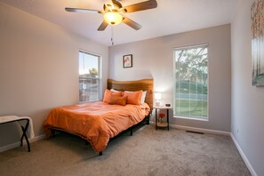 5 bedrooms, desk, free WiFi, bed sheets