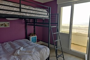 1 bedroom, bed sheets