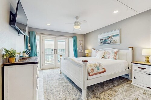 Inviting condo with private boat slip, pool, tennis, balcony, central AC, & W/D