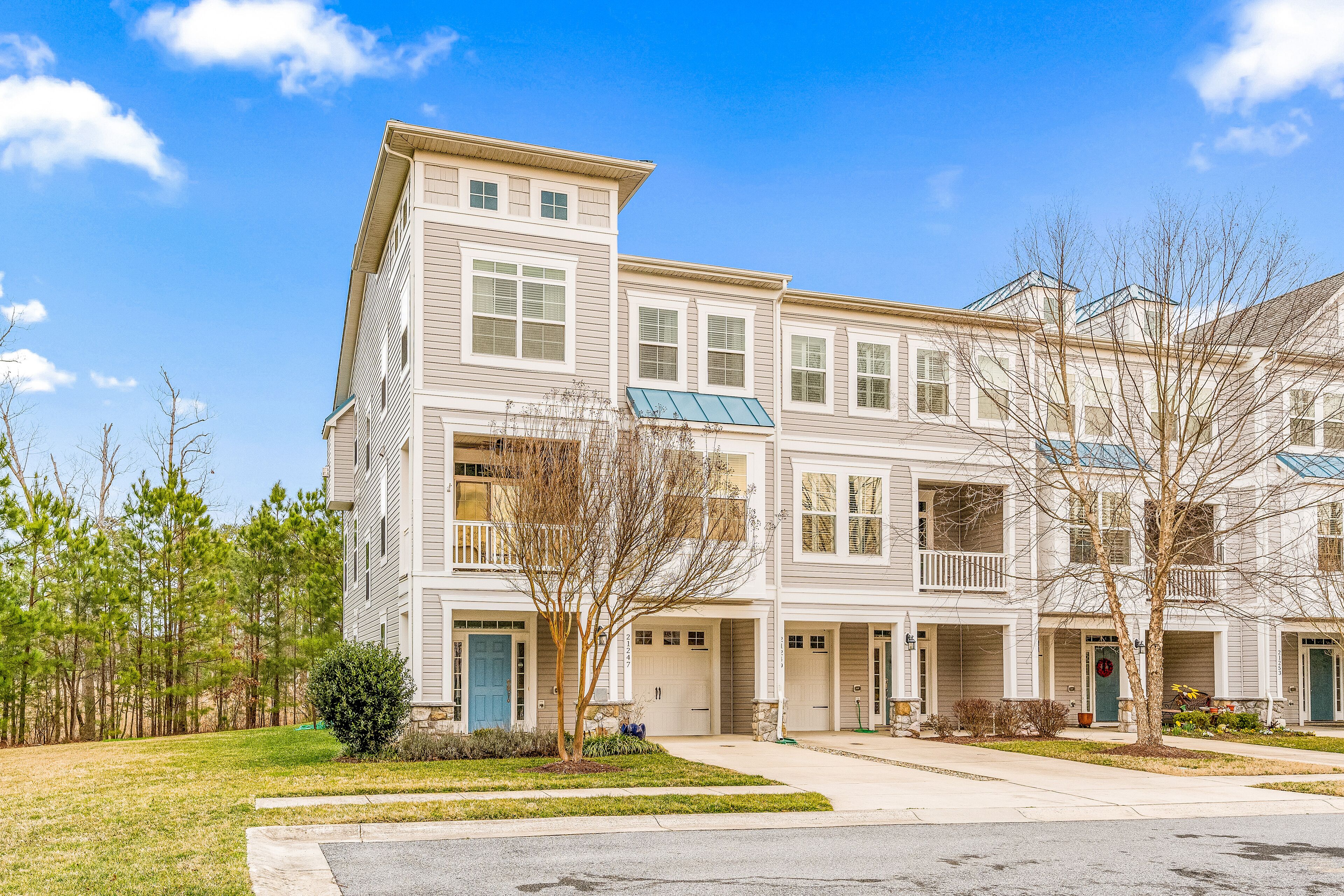 Sawgrass at White Oak Creek - townhome with AC, pools & gyms