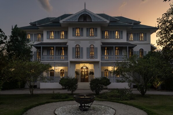 Front of property - Sela (Hang Dong)