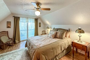 3 bedrooms, iron/ironing board, internet, bed sheets