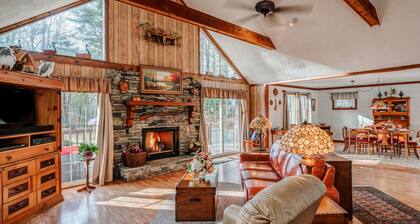 3BR mountain-view cabin with fireplace, deck, grill, & firepit