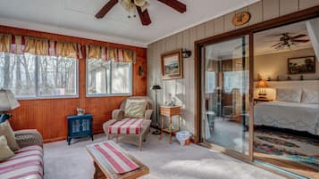 3 bedrooms, iron/ironing board, Internet, bed sheets