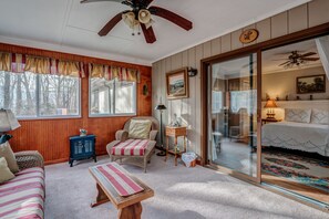 3 bedrooms, iron/ironing board, Internet, bed sheets