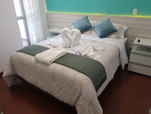 3 Schlafzimmer, Schreibtisch, Bügeleisen/Bügelbrett, kostenloses WLAN