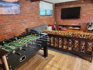 Games room - Large Retro Beach House with Style Class and Fun (Rye)