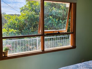 4 bedrooms, desk, iron/ironing board, free WiFi - Large Retro Beach House with Style Class and Fun. (Rye)