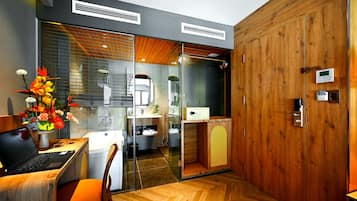 Premium Room, City View | Bathroom